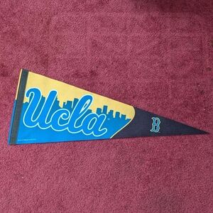 UCLA Bruins pennant. 💛💙